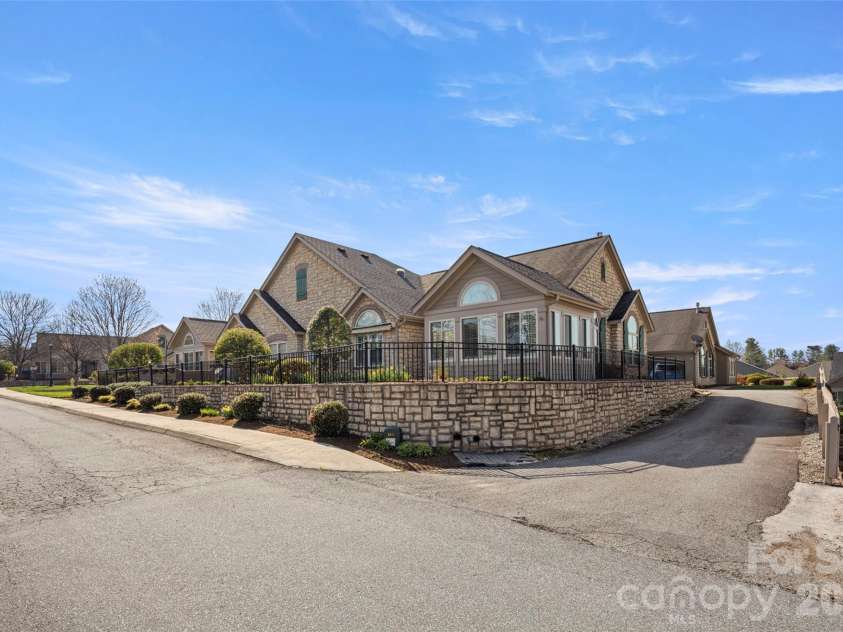 31 Braeburn Way, Flat Rock, NC 28731.  MLS# CAR4367118, YatesRealty ID 18213. 
