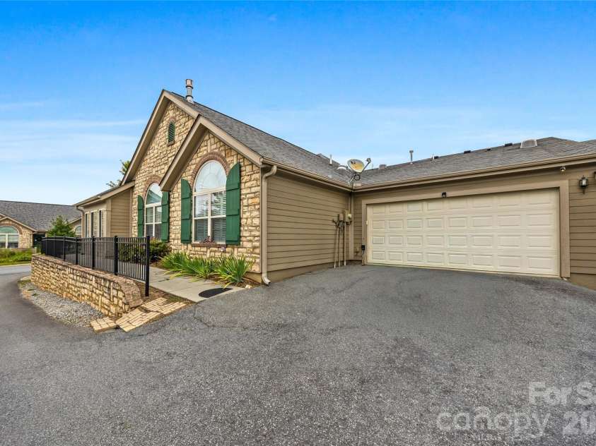 31 Braeburn Way, Flat Rock, NC 28731.  MLS# CAR4424862, YatesRealty ID 18213. 