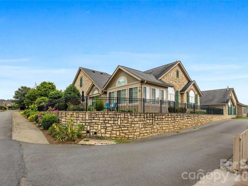 31 Braeburn Way, Flat Rock, NC 28731.  MLS# CAR4424862, YatesRealty ID 18213. 