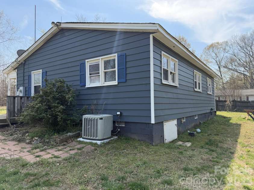 183 Pebble Drive, Mooresboro, NC 28114.  MLS# CAR4370880, YatesRealty ID 18214. 