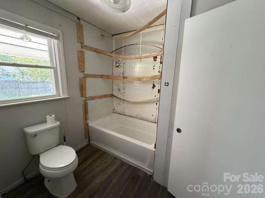 183 Pebble Drive, Mooresboro, NC 28114.  MLS# CAR4370880, YatesRealty ID 18214. Bathroom