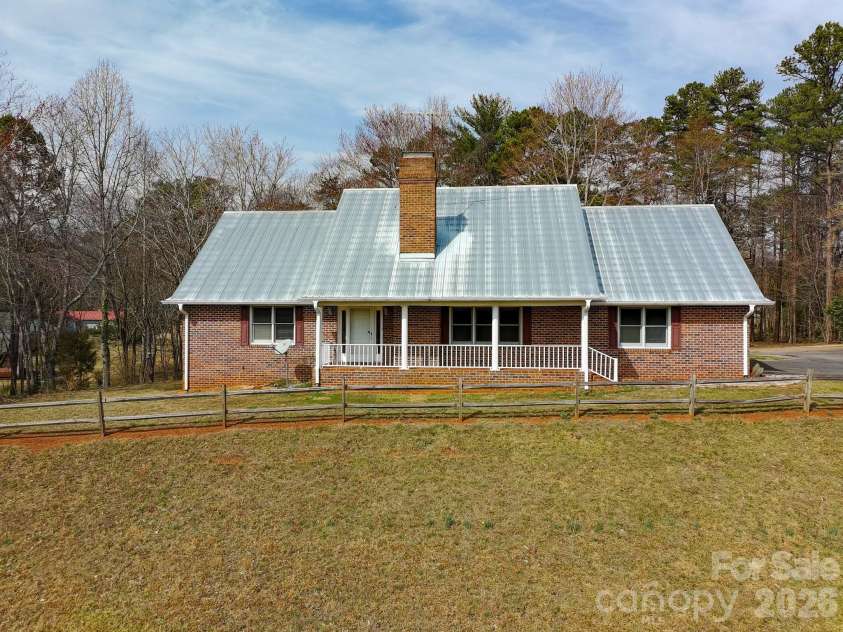 120 Skyline Drive, Elkin, NC 28621.  MLS# CAR4353904, YatesRealty ID 18215. 