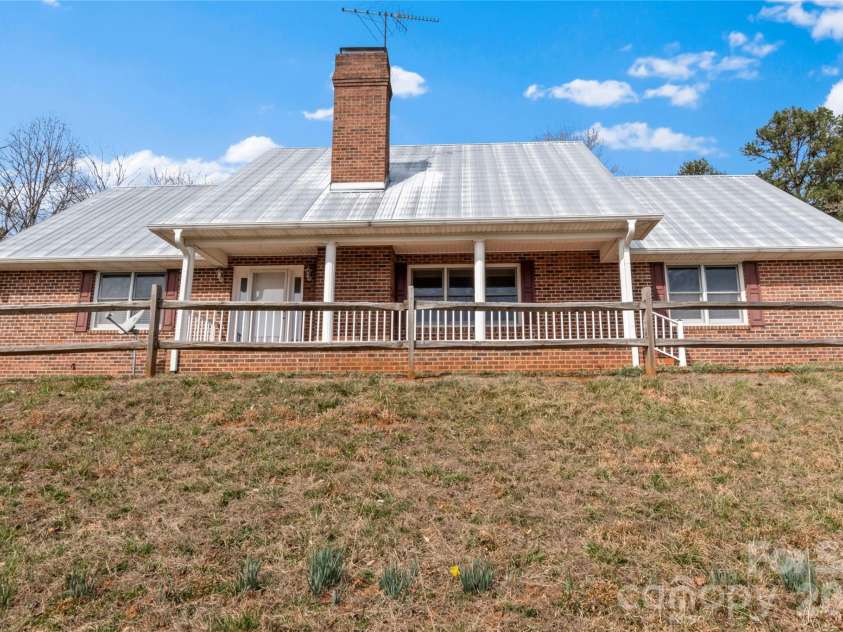 120 Skyline Drive, Elkin, NC 28621.  MLS# CAR4353904, YatesRealty ID 18215. 