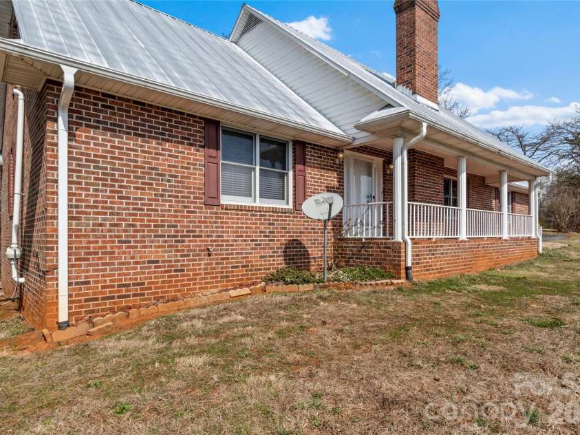 120 Skyline Drive, Elkin, NC 28621.  MLS# CAR4353904, YatesRealty ID 18215. 