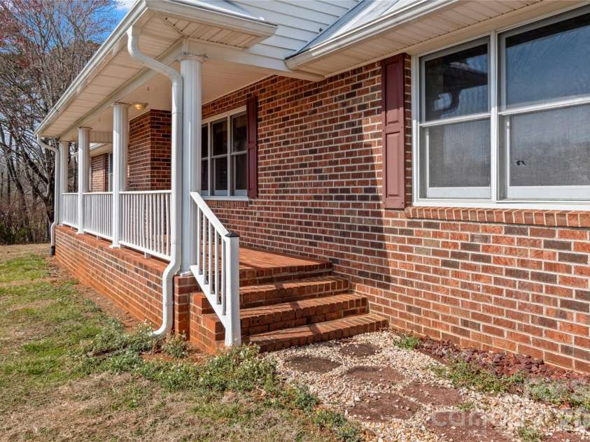 120 Skyline Drive, Elkin, NC 28621.  MLS# CAR4353904, YatesRealty ID 18215. 