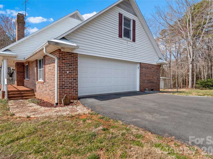 120 Skyline Drive, Elkin, NC 28621.  MLS# CAR4353904, YatesRealty ID 18215. 