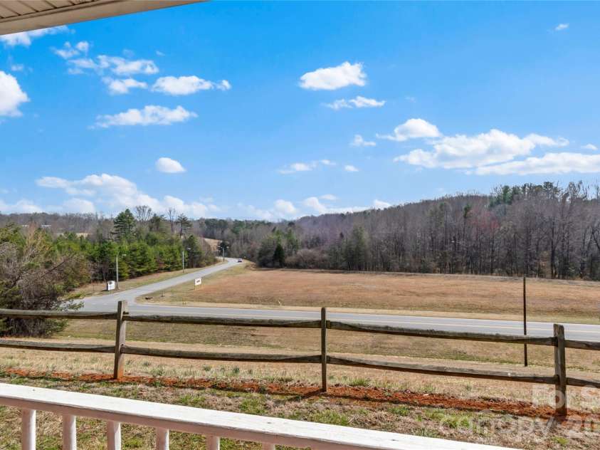 120 Skyline Drive, Elkin, NC 28621.  MLS# CAR4353904, YatesRealty ID 18215. 