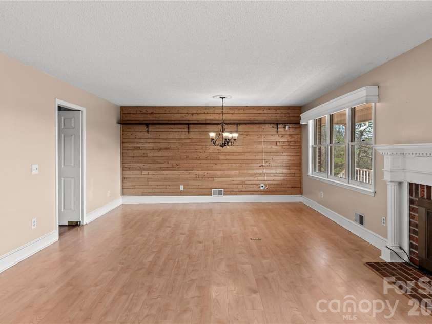120 Skyline Drive, Elkin, NC 28621.  MLS# CAR4353904, YatesRealty ID 18215. 