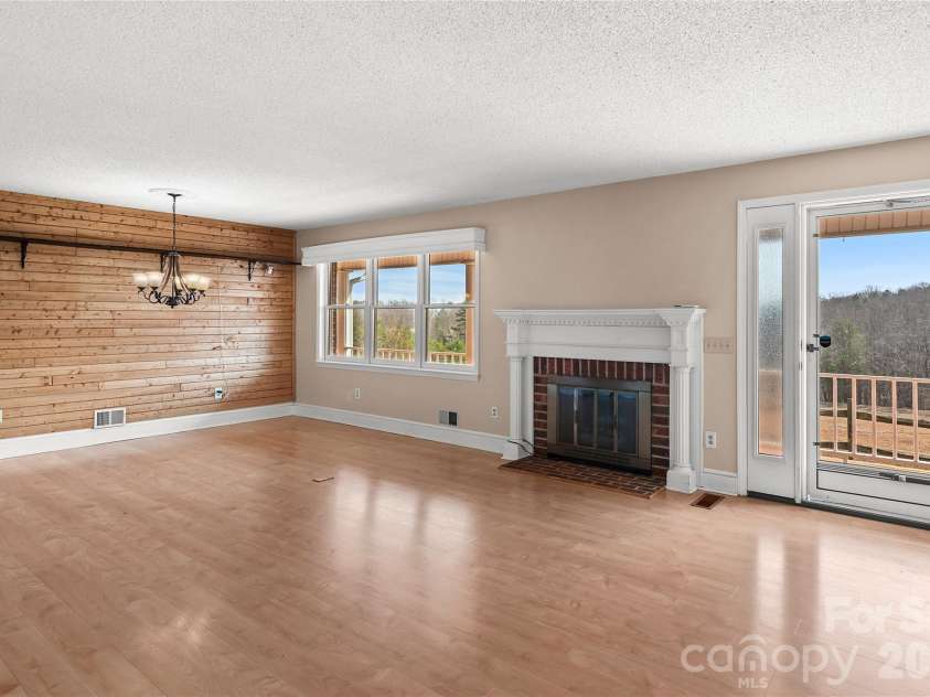 120 Skyline Drive, Elkin, NC 28621.  MLS# CAR4353904, YatesRealty ID 18215. 