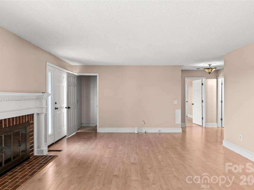 120 Skyline Drive, Elkin, NC 28621.  MLS# CAR4353904, YatesRealty ID 18215. 