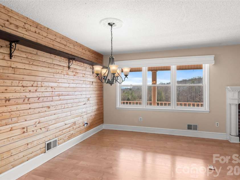 120 Skyline Drive, Elkin, NC 28621.  MLS# CAR4353904, YatesRealty ID 18215. 