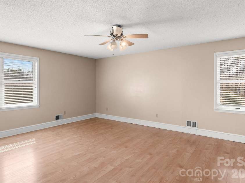 120 Skyline Drive, Elkin, NC 28621.  MLS# CAR4353904, YatesRealty ID 18215. 