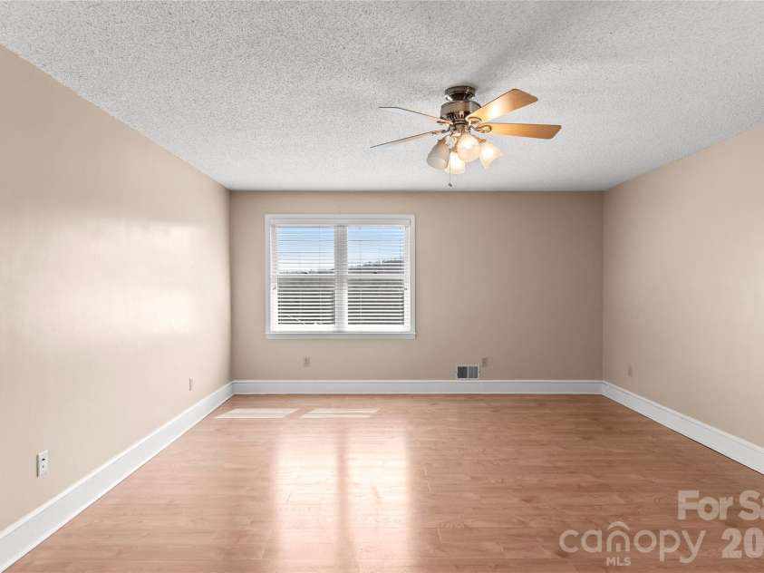 120 Skyline Drive, Elkin, NC 28621.  MLS# CAR4353904, YatesRealty ID 18215. 