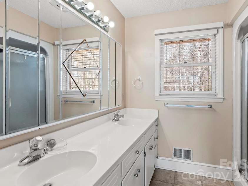 120 Skyline Drive, Elkin, NC 28621.  MLS# CAR4353904, YatesRealty ID 18215. 