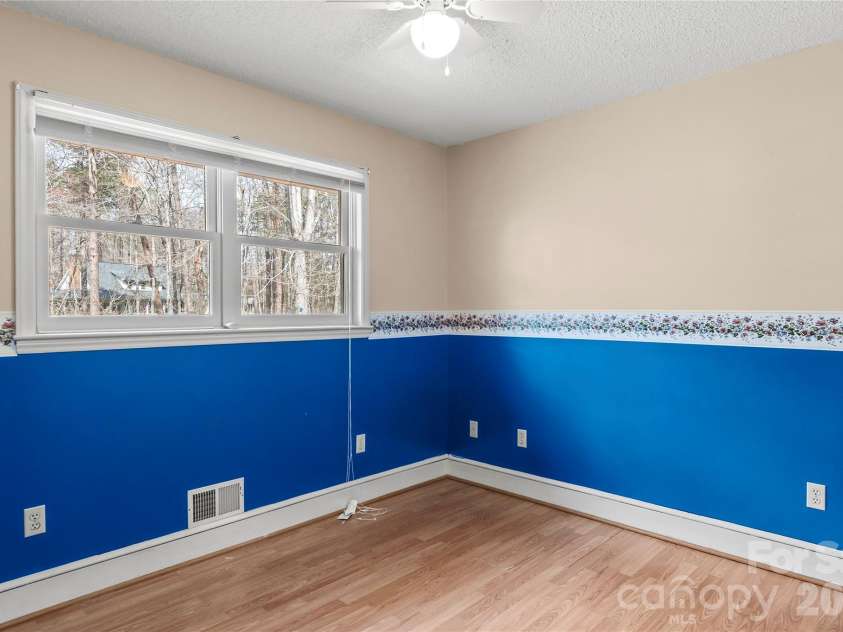 120 Skyline Drive, Elkin, NC 28621.  MLS# CAR4353904, YatesRealty ID 18215. 