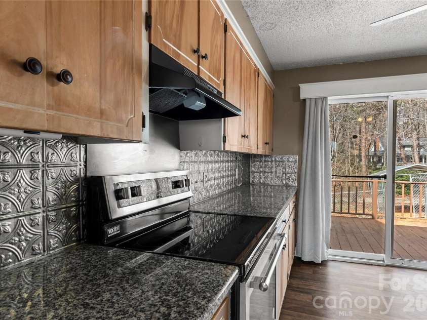 120 Skyline Drive, Elkin, NC 28621.  MLS# CAR4353904, YatesRealty ID 18215. 
