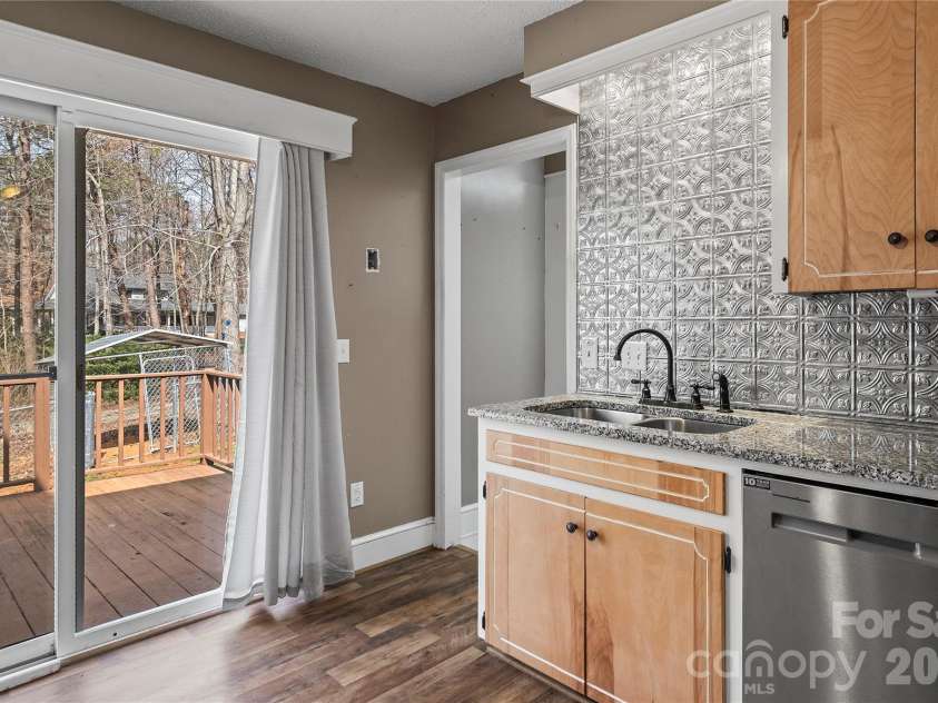 120 Skyline Drive, Elkin, NC 28621.  MLS# CAR4353904, YatesRealty ID 18215. 