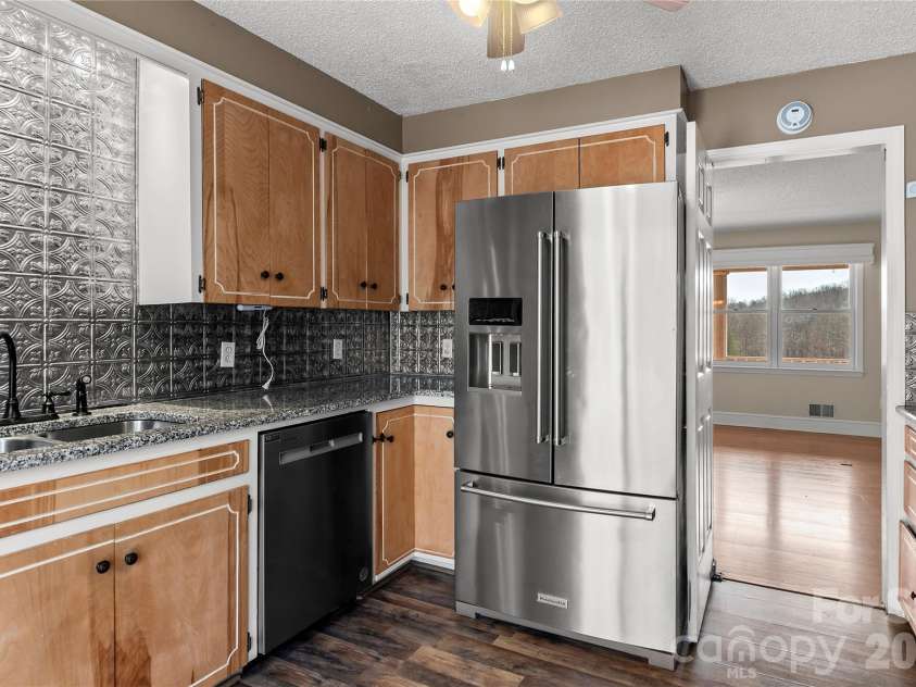120 Skyline Drive, Elkin, NC 28621.  MLS# CAR4353904, YatesRealty ID 18215. 