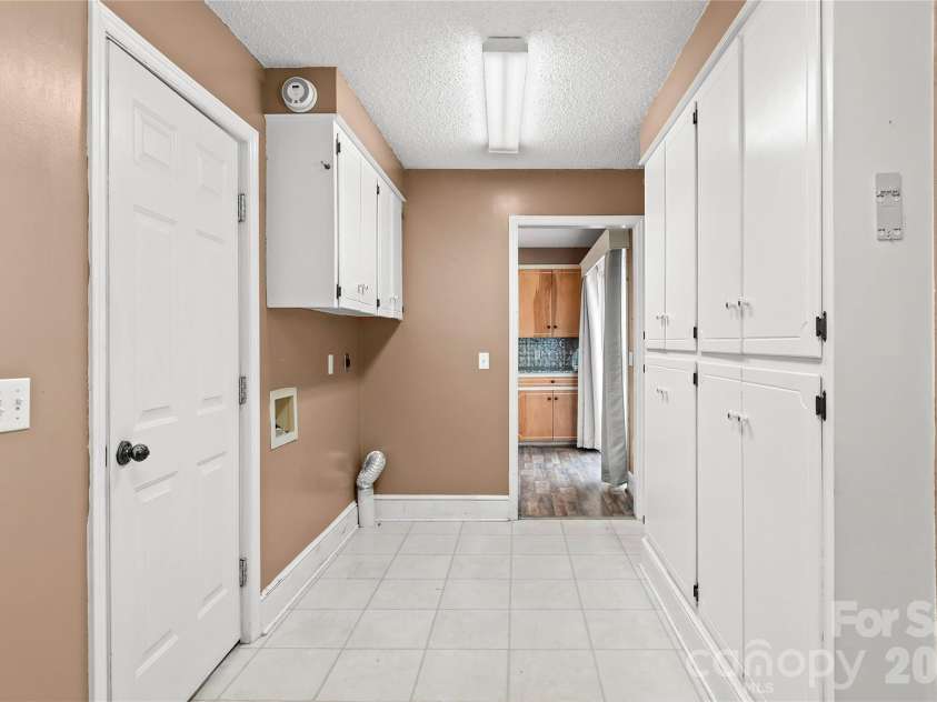 120 Skyline Drive, Elkin, NC 28621.  MLS# CAR4353904, YatesRealty ID 18215. 