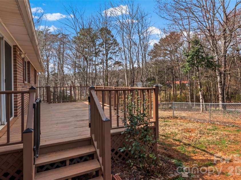120 Skyline Drive, Elkin, NC 28621.  MLS# CAR4353904, YatesRealty ID 18215. 