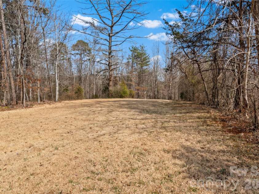120 Skyline Drive, Elkin, NC 28621.  MLS# CAR4353904, YatesRealty ID 18215. 