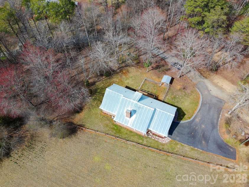 120 Skyline Drive, Elkin, NC 28621.  MLS# CAR4353904, YatesRealty ID 18215. 