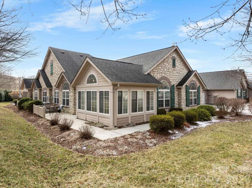 92 Mountain Meadow Circle, Weaverville, NC 28787.  MLS# CAR4309713, YatesRealty ID 18216. 