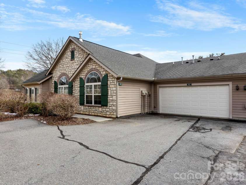92 Mountain Meadow Circle, Weaverville, NC 28787.  MLS# CAR4309713, YatesRealty ID 18216. 
