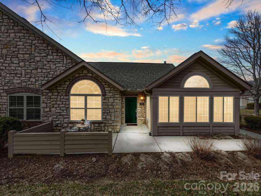 92 Mountain Meadow Circle, Weaverville, NC 28787.  MLS# CAR4309713, YatesRealty ID 18216. 