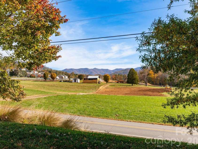 92 Mountain Meadow Circle, Weaverville, NC 28787.  MLS# CAR4309713, YatesRealty ID 18216. 