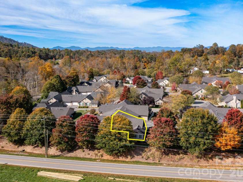 92 Mountain Meadow Circle, Weaverville, NC 28787.  MLS# CAR4309713, YatesRealty ID 18216. 