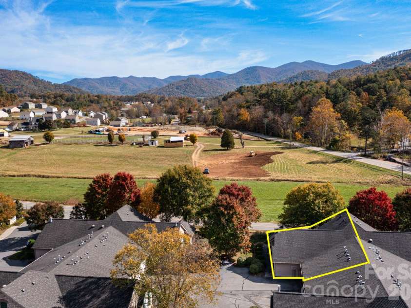 92 Mountain Meadow Circle, Weaverville, NC 28787.  MLS# CAR4309713, YatesRealty ID 18216. 