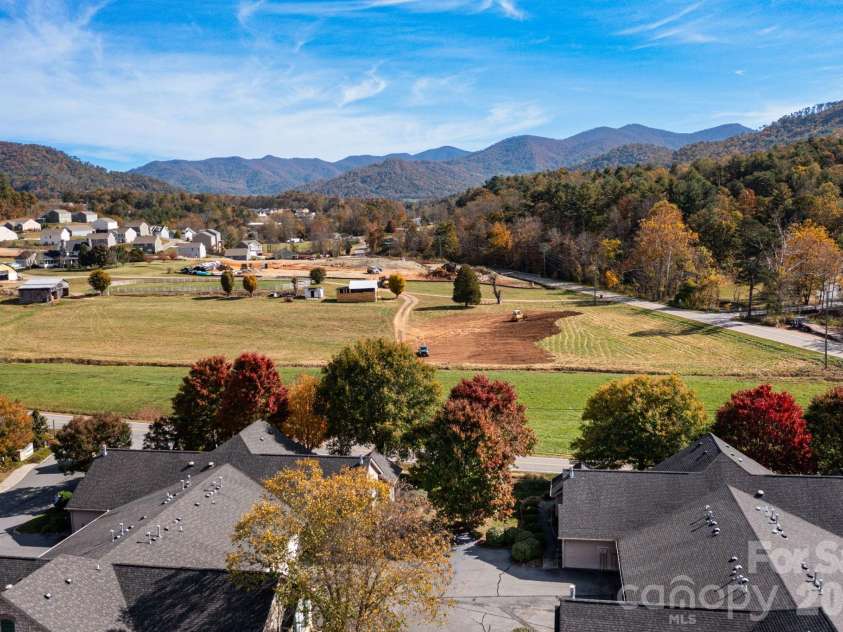 92 Mountain Meadow Circle, Weaverville, NC 28787.  MLS# CAR4309713, YatesRealty ID 18216. 