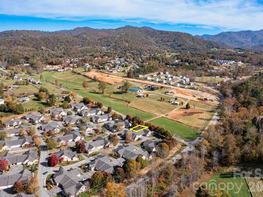 92 Mountain Meadow Circle, Weaverville, NC 28787.  MLS# CAR4309713, YatesRealty ID 18216. 