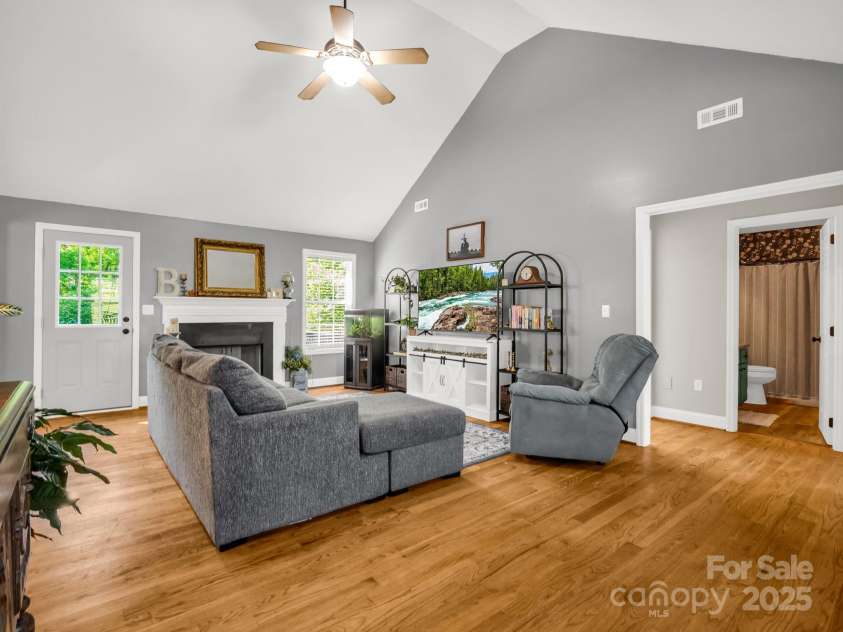 126 Deer Track Lane, Gaffney, SC 29341.  MLS# CAR4257416, YatesRealty ID 18217. 