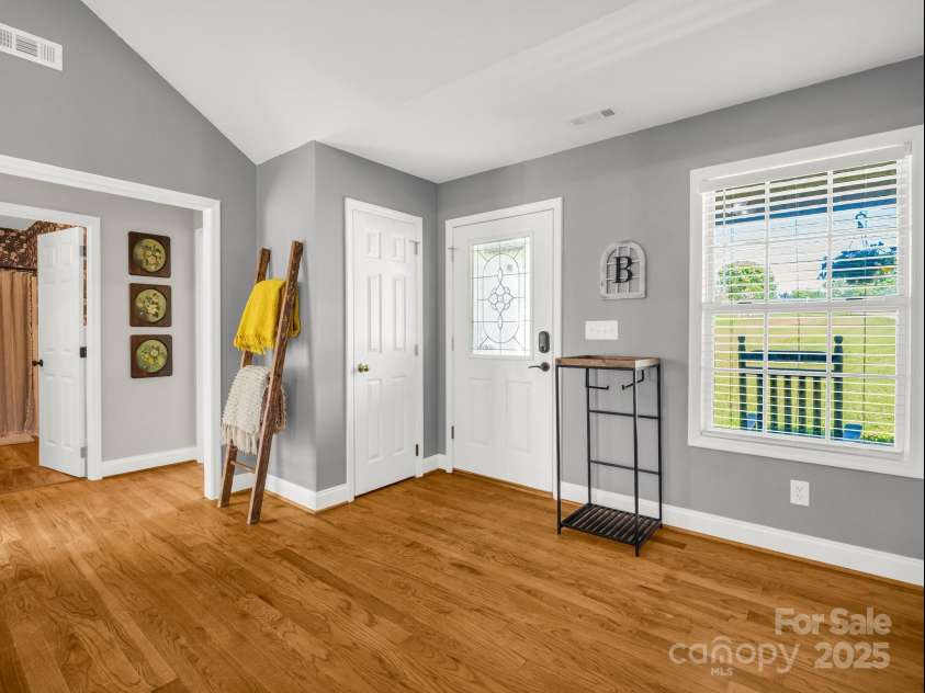 126 Deer Track Lane, Gaffney, SC 29341.  MLS# CAR4257416, YatesRealty ID 18217. 