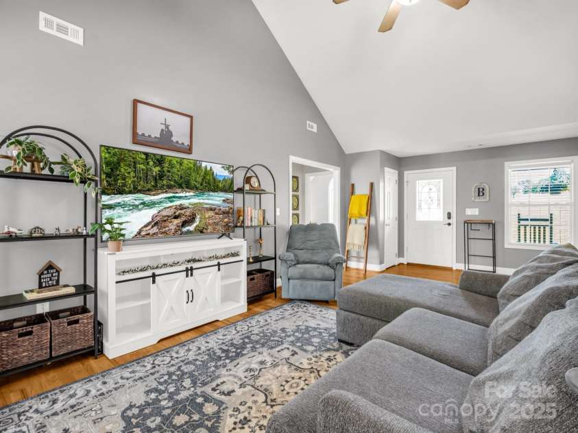 126 Deer Track Lane, Gaffney, SC 29341.  MLS# CAR4257416, YatesRealty ID 18217. 