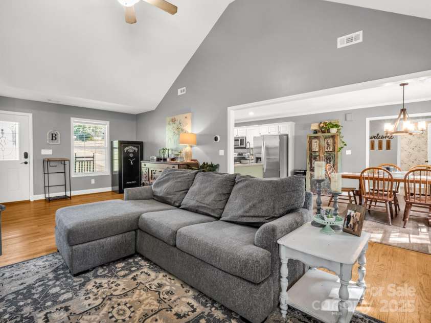 126 Deer Track Lane, Gaffney, SC 29341.  MLS# CAR4257416, YatesRealty ID 18217. 