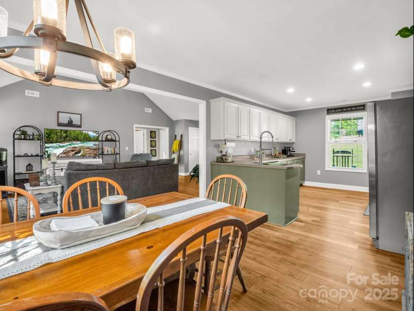 126 Deer Track Lane, Gaffney, SC 29341.  MLS# CAR4257416, YatesRealty ID 18217. 