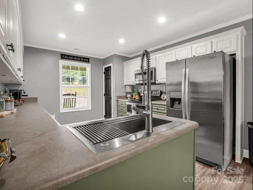 126 Deer Track Lane, Gaffney, SC 29341.  MLS# CAR4257416, YatesRealty ID 18217. 