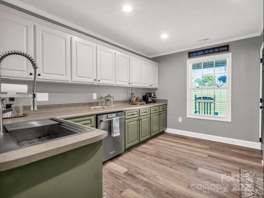 126 Deer Track Lane, Gaffney, SC 29341.  MLS# CAR4257416, YatesRealty ID 18217. 