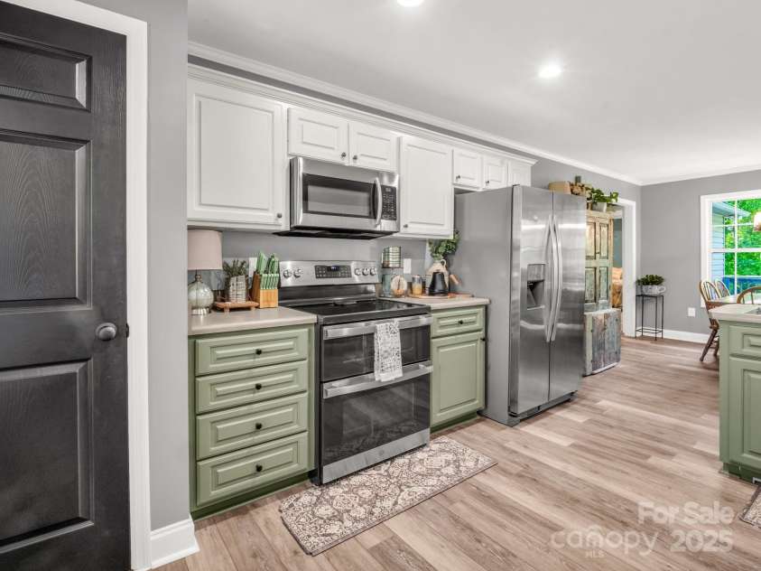 126 Deer Track Lane, Gaffney, SC 29341.  MLS# CAR4257416, YatesRealty ID 18217. 