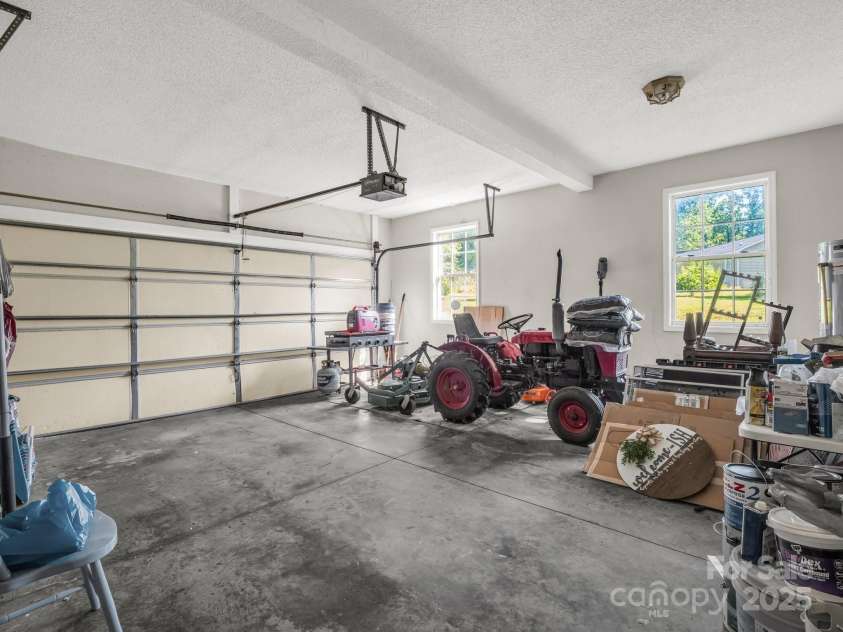 126 Deer Track Lane, Gaffney, SC 29341.  MLS# CAR4257416, YatesRealty ID 18217. 