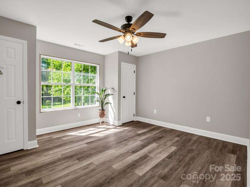 126 Deer Track Lane, Gaffney, SC 29341.  MLS# CAR4257416, YatesRealty ID 18217. 