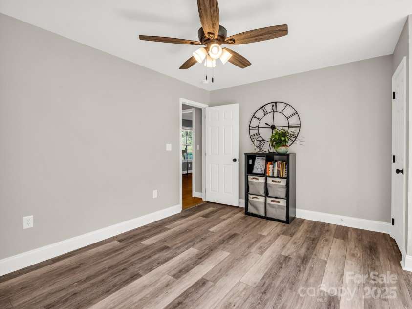126 Deer Track Lane, Gaffney, SC 29341.  MLS# CAR4257416, YatesRealty ID 18217. 