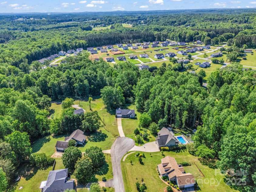 126 Deer Track Lane, Gaffney, SC 29341.  MLS# CAR4257416, YatesRealty ID 18217. 