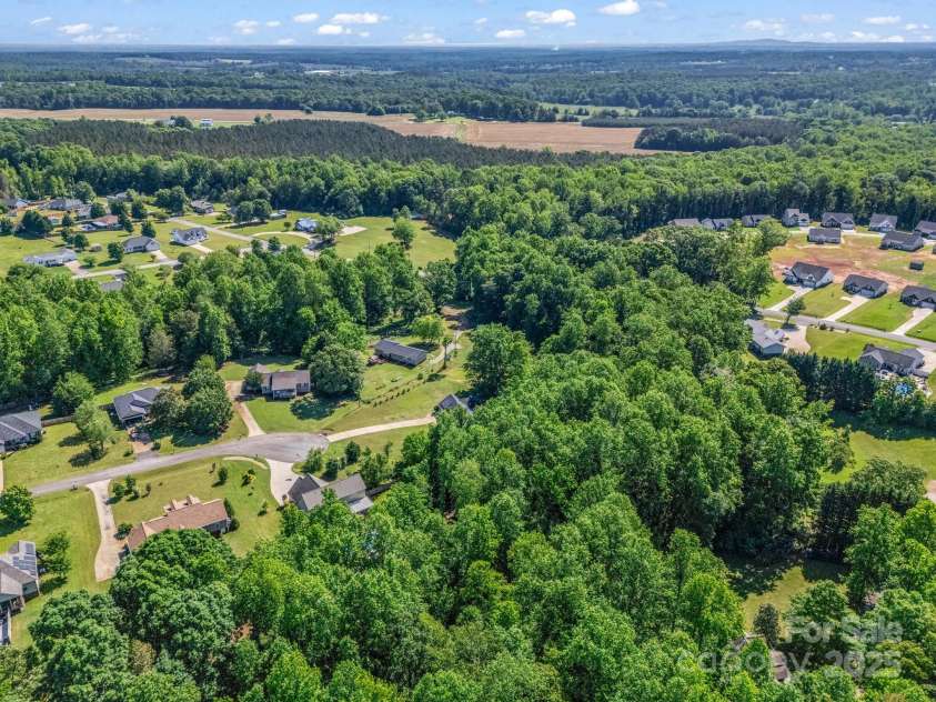 126 Deer Track Lane, Gaffney, SC 29341.  MLS# CAR4257416, YatesRealty ID 18217. 