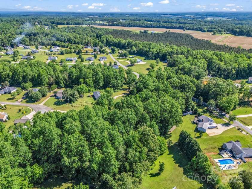 126 Deer Track Lane, Gaffney, SC 29341.  MLS# CAR4257416, YatesRealty ID 18217. 