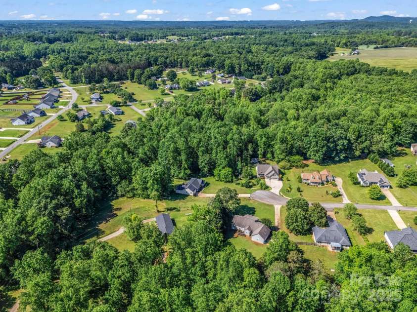 126 Deer Track Lane, Gaffney, SC 29341.  MLS# CAR4257416, YatesRealty ID 18217. 