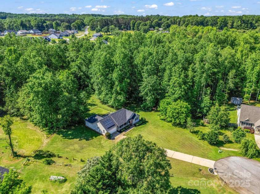 126 Deer Track Lane, Gaffney, SC 29341.  MLS# CAR4257416, YatesRealty ID 18217. 